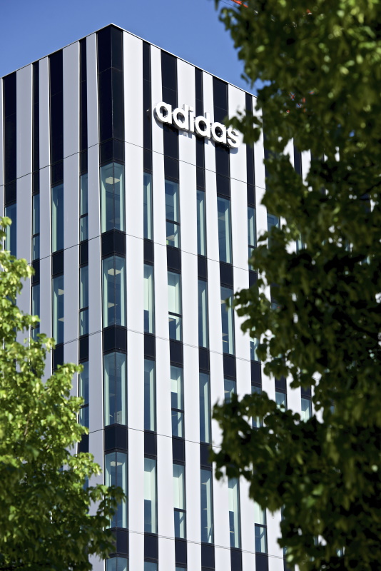 Aguanieve Noveno profundo ADIDAS fait briller le Stras' au sein de l'Archipel - ADIRA